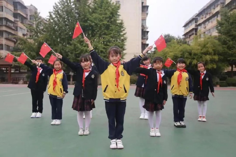 新城区各学校多彩活动喜迎国庆