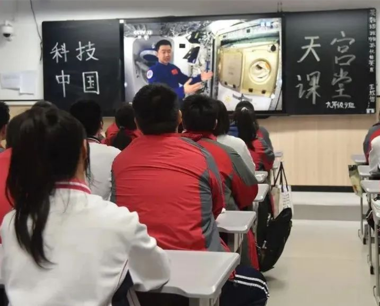 “天宫课堂”第三课如约而至 | 我市各学校通过多种方式组织学生观看