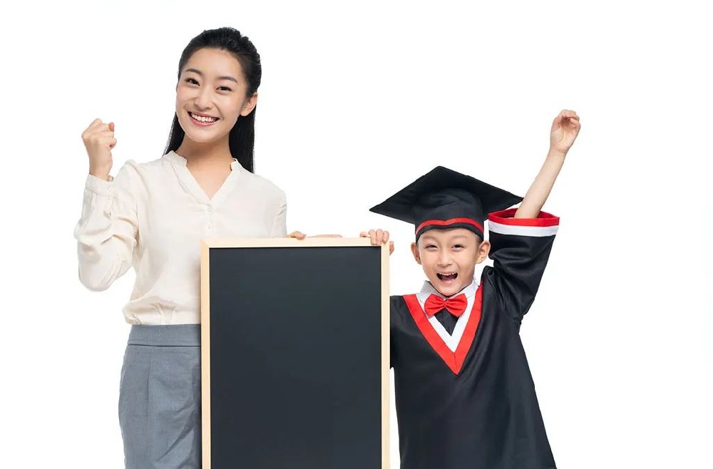 有颜有才90后教师当道 和学生共情与家长“掏心”