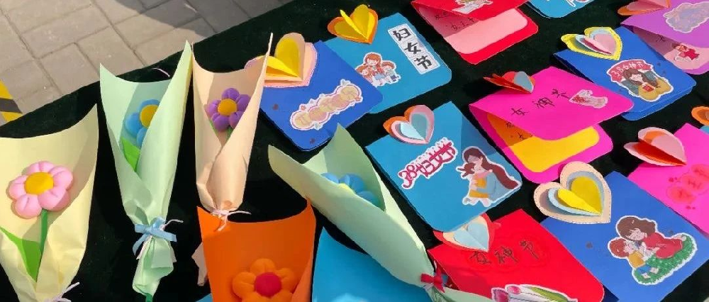 【华小德育】 浓情三月 为爱绽放 ——暨华清园实验小学“三八妇女节”活动
