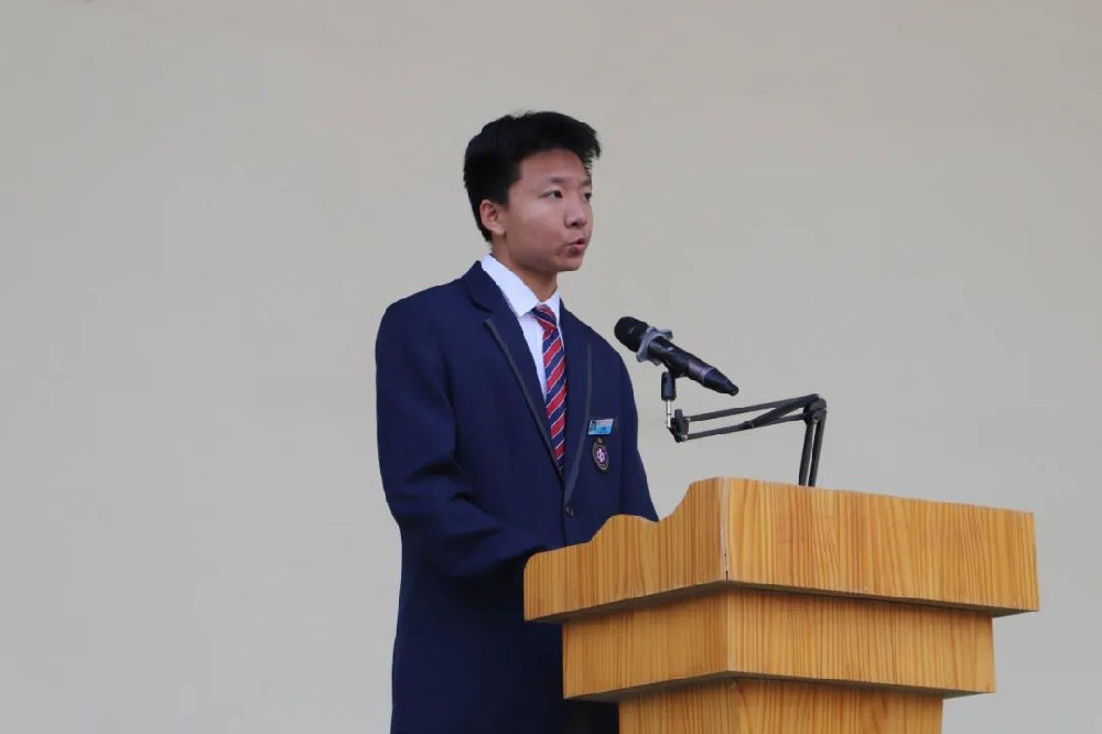 禁毒守护成长 青春绝不“毒”行——西安曲江二中举行第13周升旗仪式