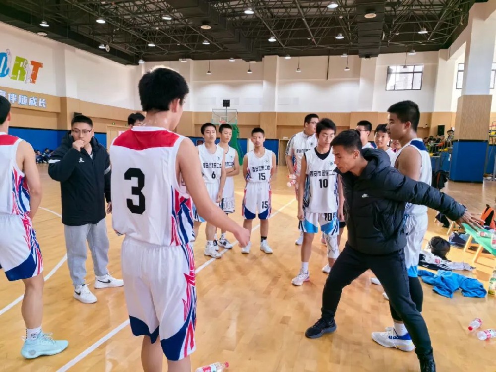 四战全胜进入决赛，明天，为远东二中初中男篮加油！