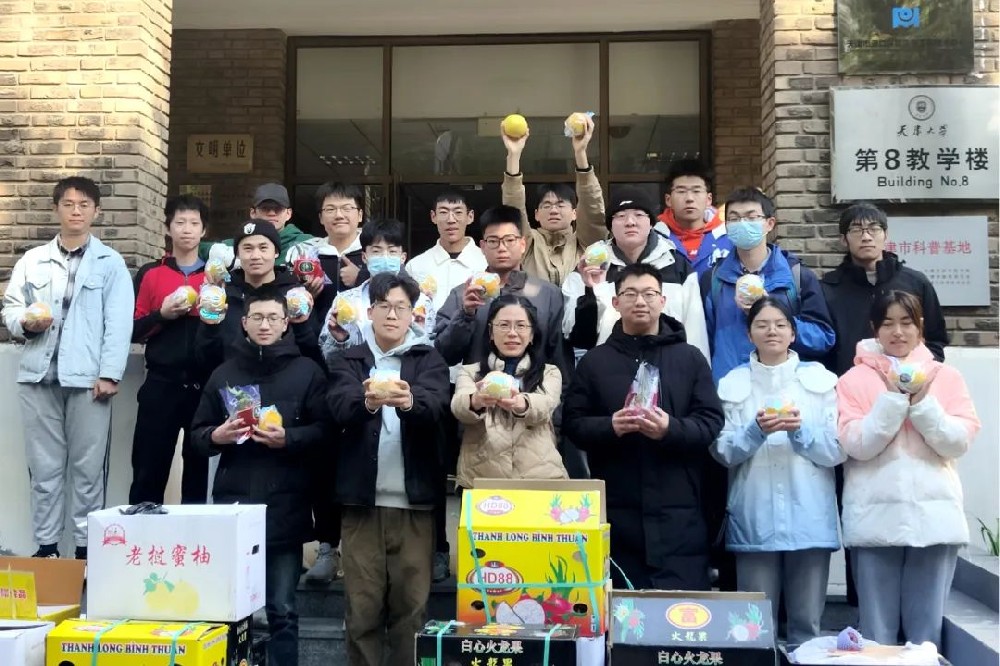 免费、人人有份！天津这所大学给学生发水果11.55万斤！